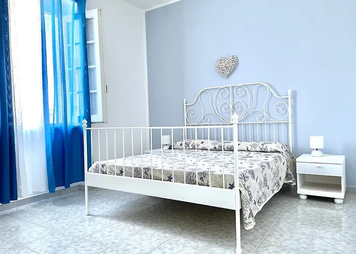 Azzurra מרינה די מנקוורסה